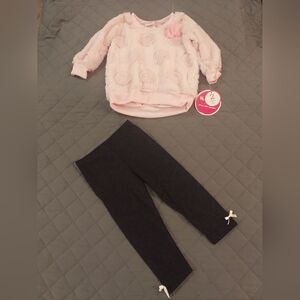 Chic Black Leggings With Fluffy Flower Top
